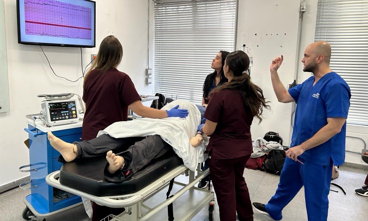 Laboratorios y equipos para el proceso formativo