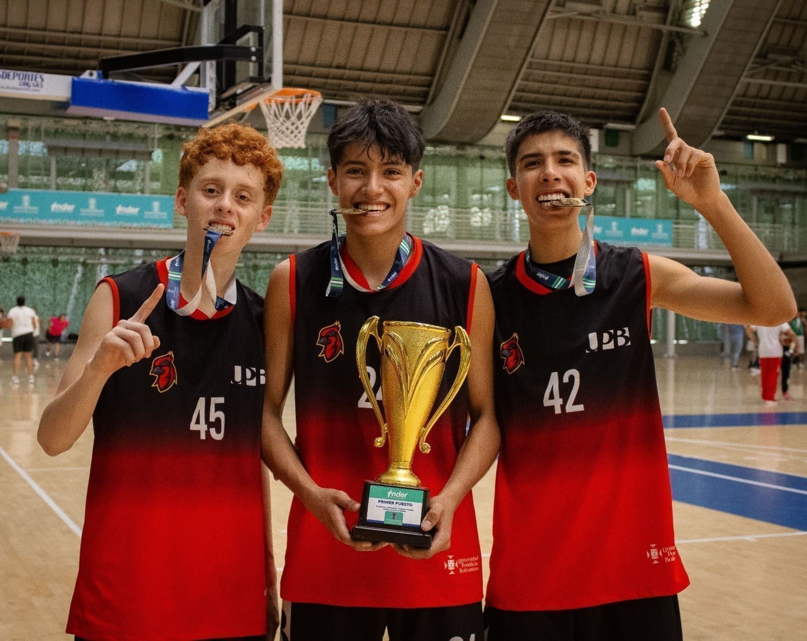 El Equipo de Baloncesto del Colegio de la UPB va rumbo a la Final Departamental