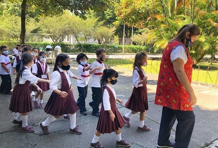 Estudiantes del Colegio de la UPB en el recorrido Explorando Mi Entorno