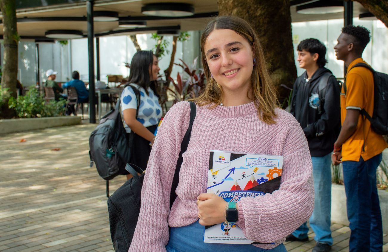 Sara Cardona Tobón, estudiante de 11°1, tiene 16 años y le apasiona la ciencia.