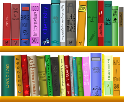 Una serie de libros ordenados en una biblioteca