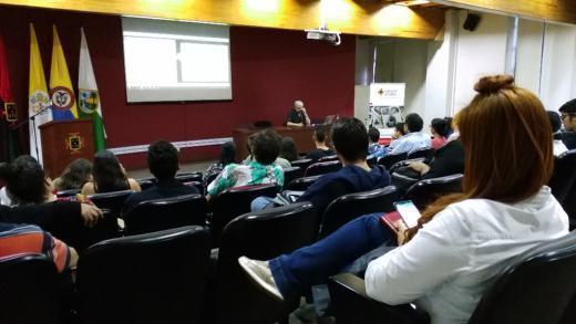 Antonio durante la Lección Inaugural de la Maestría en Cine Documental