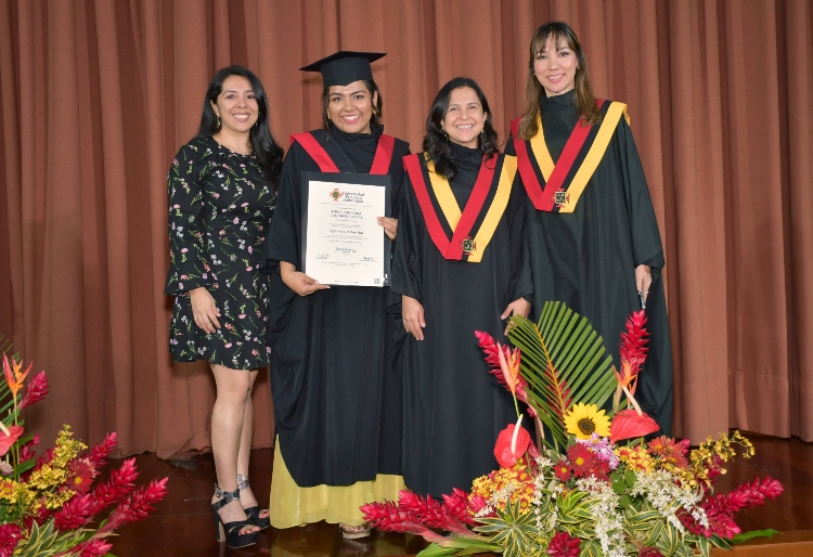 Jóvenes graduados