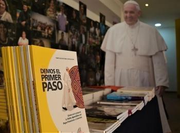 Papa Francisco y libros