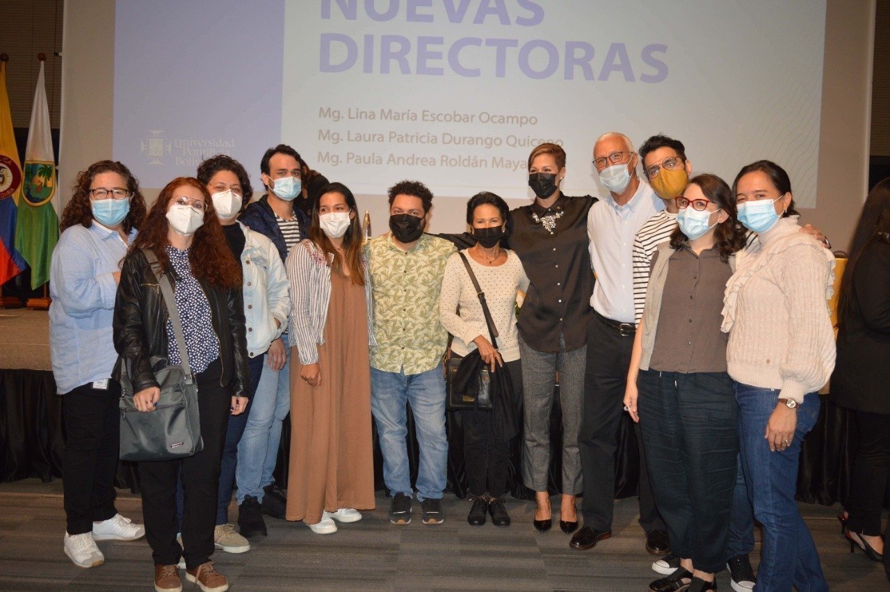 Lina Escobar junto al equipo de docentes de la Facultad de Arquitectura