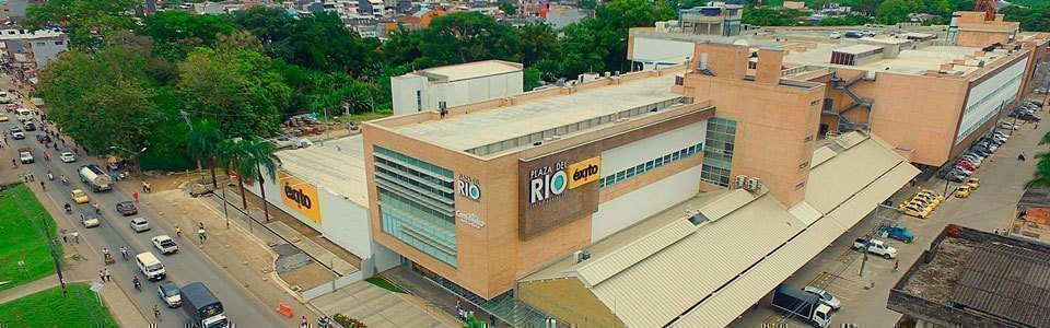 Fachada del Centro Comercial del Río en Apartadó