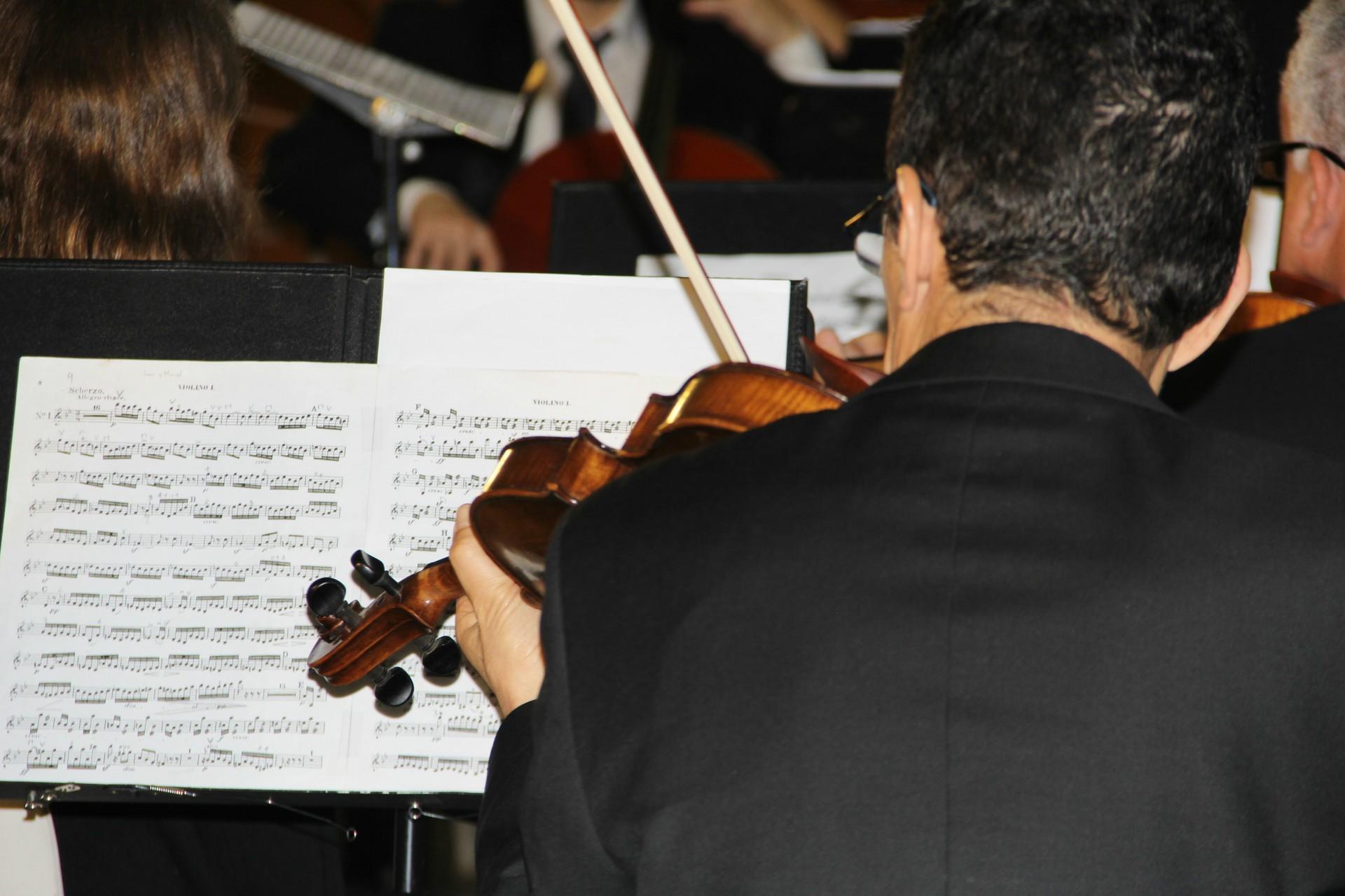 El violín es parte de los instrumento de la Orquesta Sinfónica de Eafit