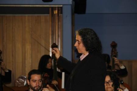 Cecilia Espinosa Arango es la directora de la Orquesta Sinfónica de Eafit