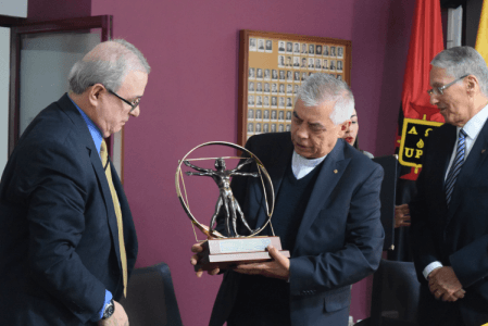 El reconocimiento de la SAI fue recibido por el Rector de la UPB