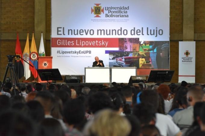 Gilles Lipovetsky en UPB. Lleno total durante su conferencia "El nuevo mundo del lujo".