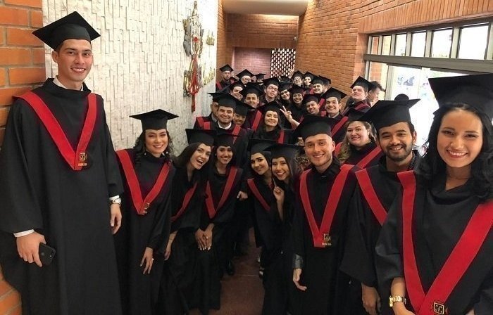 Jóvenes graduandos UPB BGA