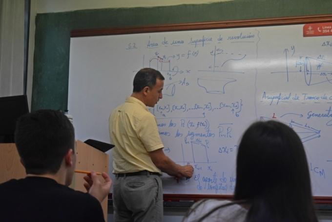 Profesor Guillermo en clase