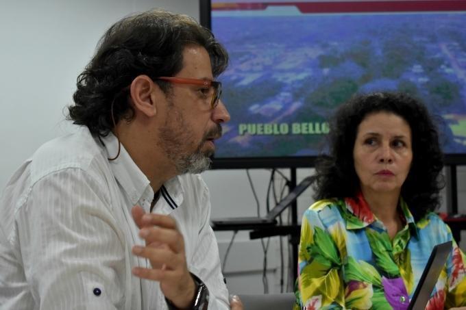 Samir Ahmed Dasuki y al fondo María Eulalia García.