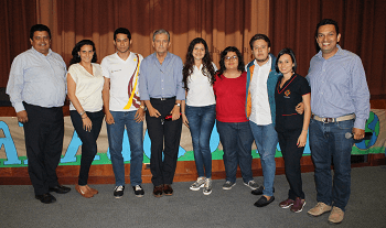 Leonidas Gómez y el equipo de líderes UPB - Seccional Bucaramanga