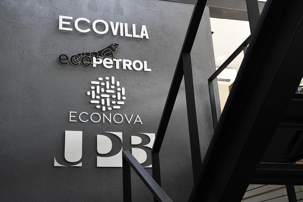 Logos Econova