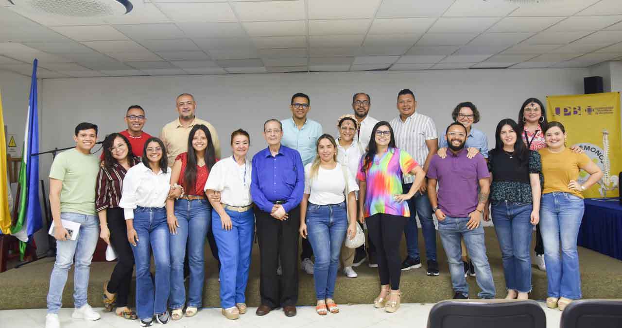 Fernando Ávila en la UPB con periodistas y comunicadores de la región