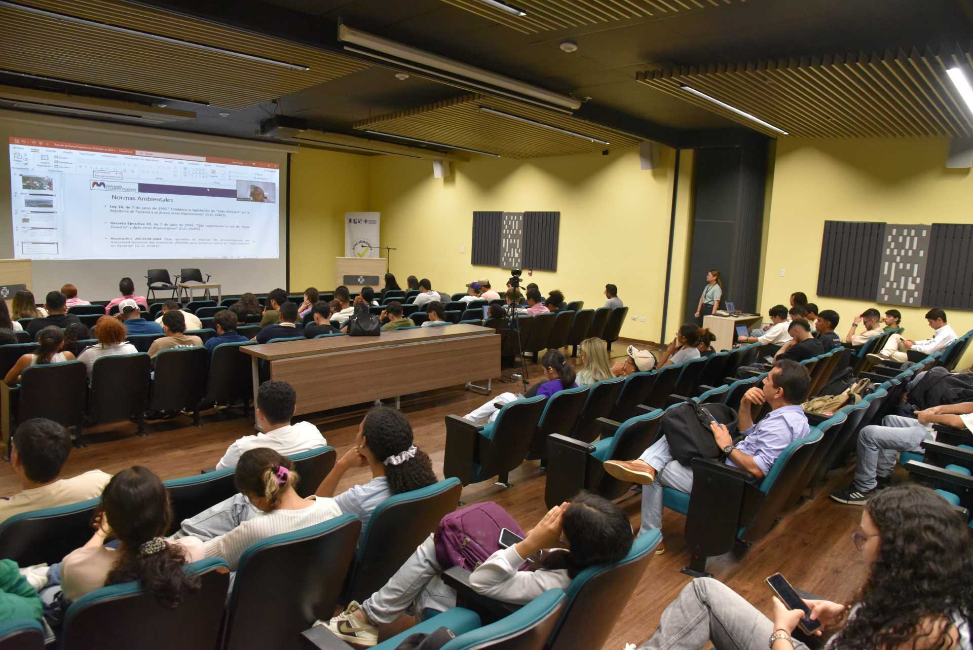 Presentación de las propuestas socio-ambientales de los estudiantes de Ingeniería Civil