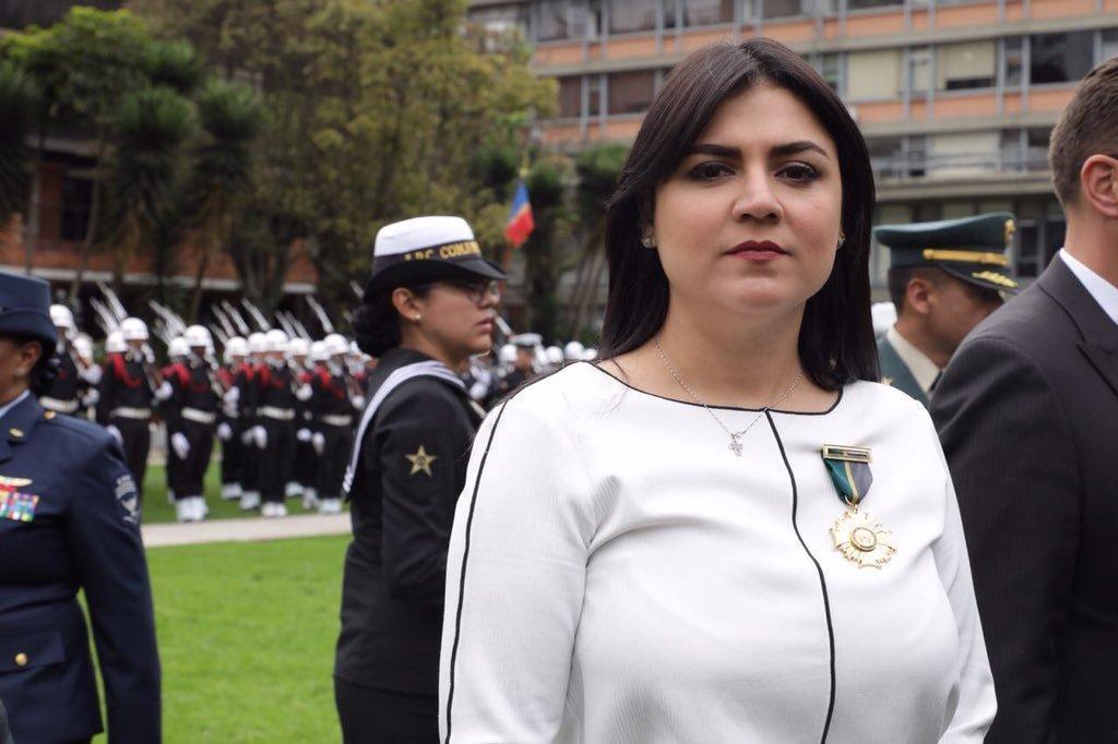 El honorable Consejo de la Medalla certificó que por Resolución No. 0717 del 09 de febrero de 2018, el Ministerio de Defensa Nacional le confirió la Medalla Militar Ministerio de Defensa Nacional a la abogada Margarita Otero.