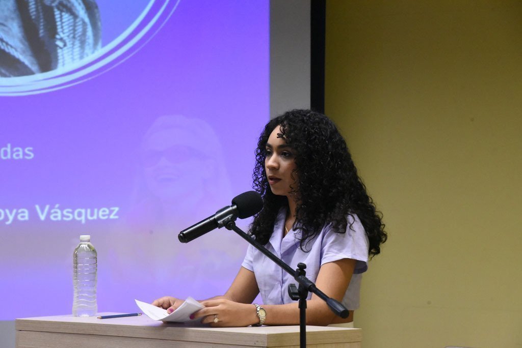 El encuentro fue instalado por María Teresa Rocha, estudiante de noveno semestre y miembro de Legalmente Mujer