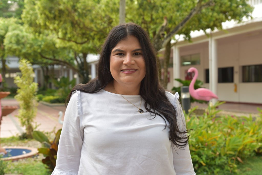 Katerine Hernández, abogada y docente tutora de la investigación en regulación de Inteligencia Artificial