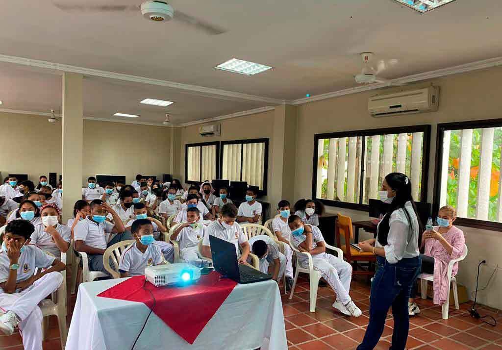 María Inés Soto Blanco durante las actividades sobre salud mental en colegios e instituciones educativas de Montería 