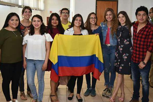 Grupo de estudiantes de intercambio en la Universidad de San Juan de Argentina 