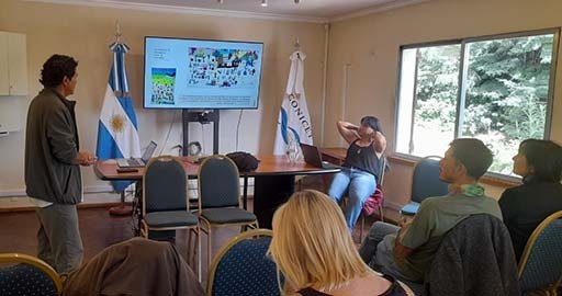 Conversatorio en el auditorio del Centro Científico Tecnológico Patagonia Norte del CONICET.