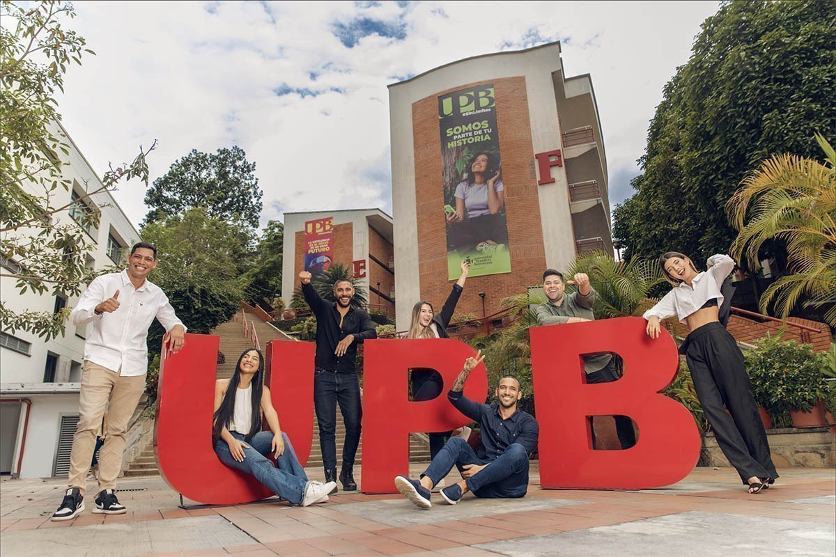 Estudiantes en el EcoCapus UPB BGA