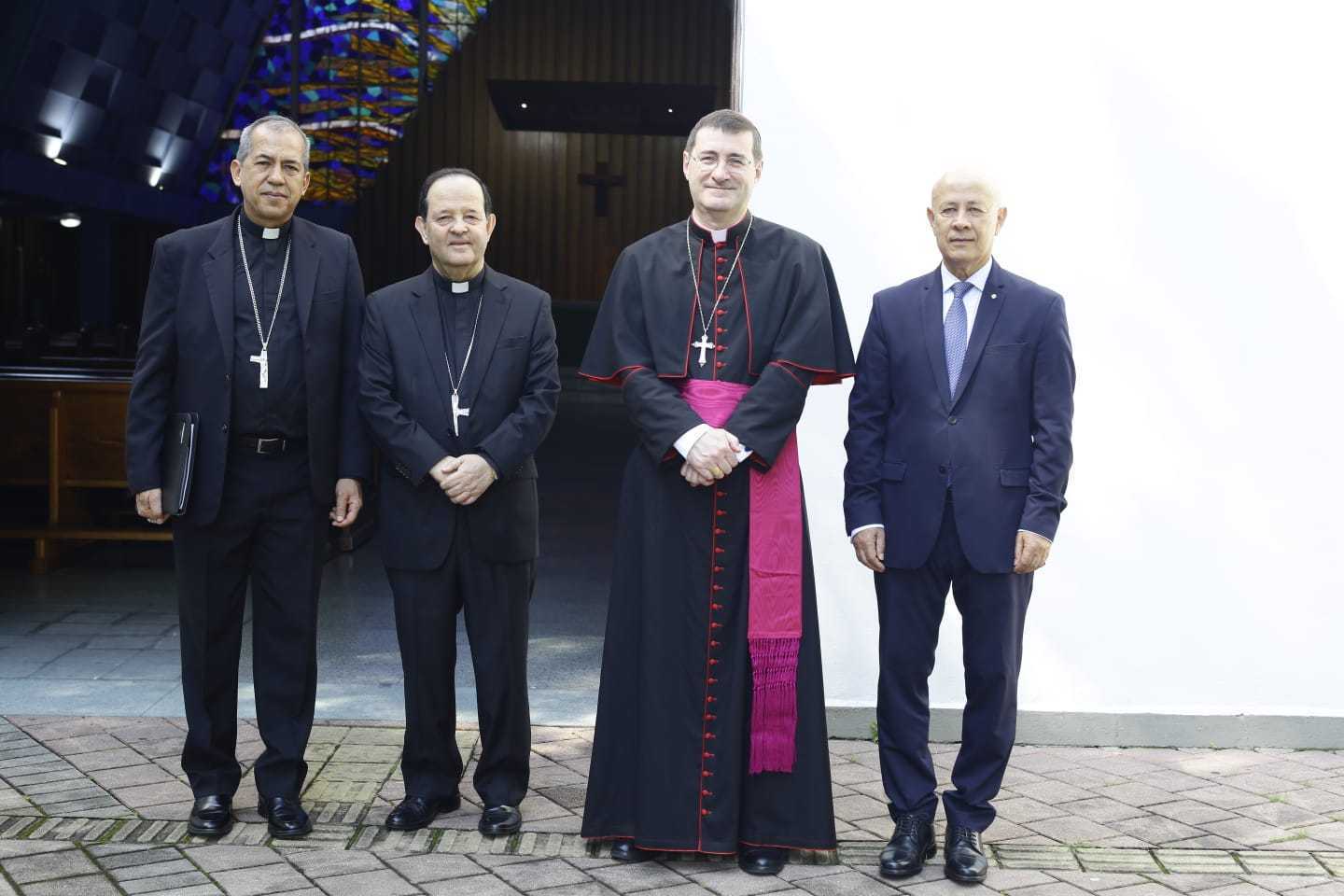 Visita Monseñor Paolo Rudelli, el Nuncio Apostólico para Colombia